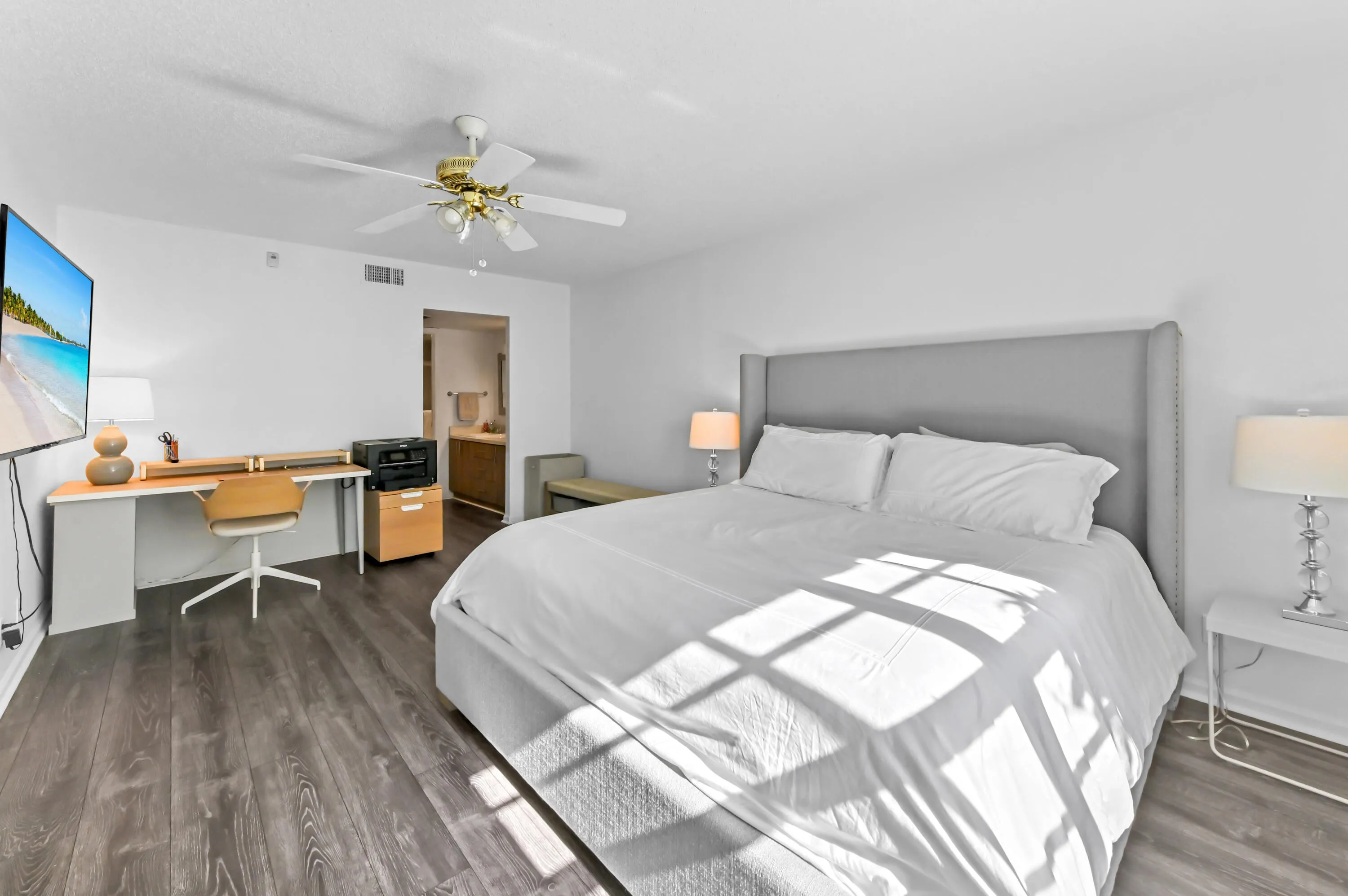 16 bedroom 04