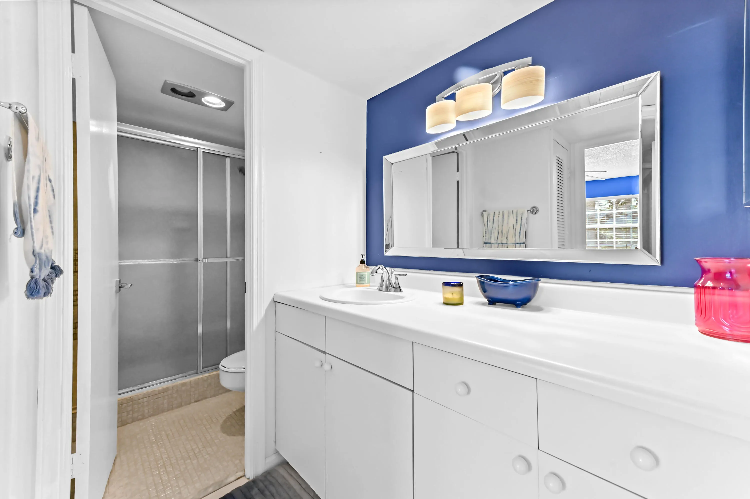 23 bathroom 01