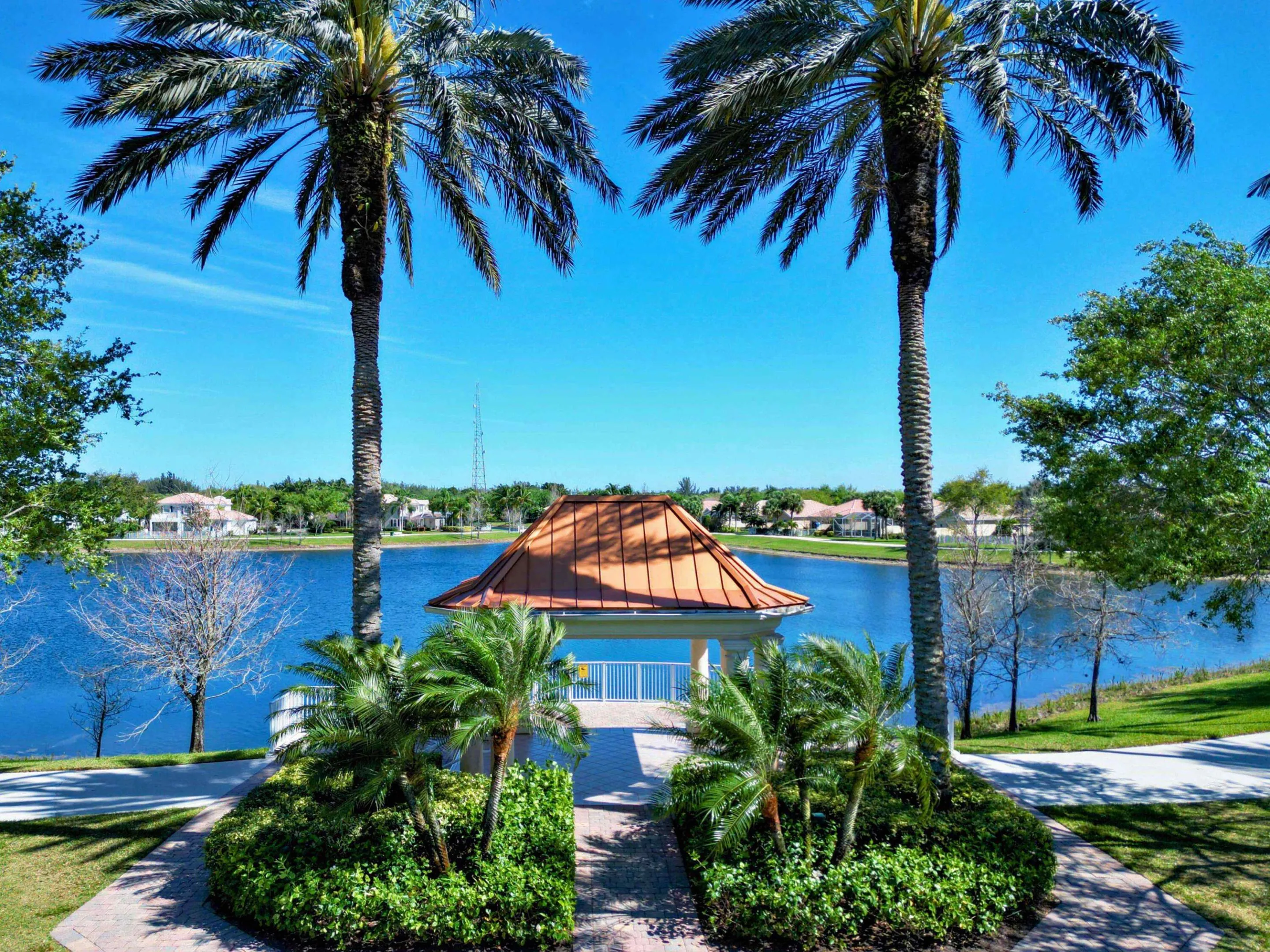 Clubhouse Gazebo Lake