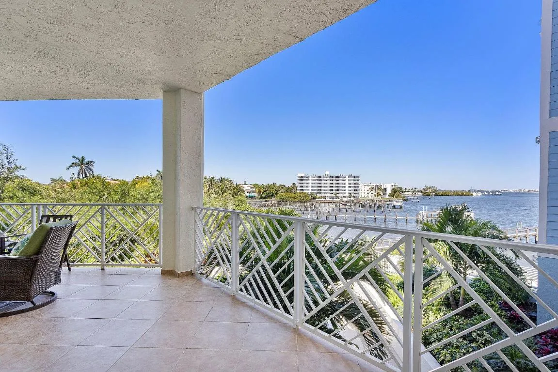 direct Intracoastal views