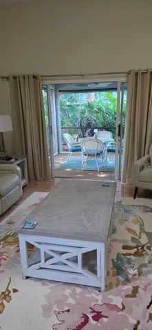 livingroom to screened patio
