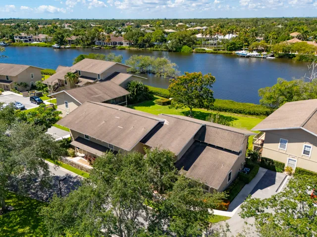 © Clark-9130 SE Riverfront Terrace - L-0