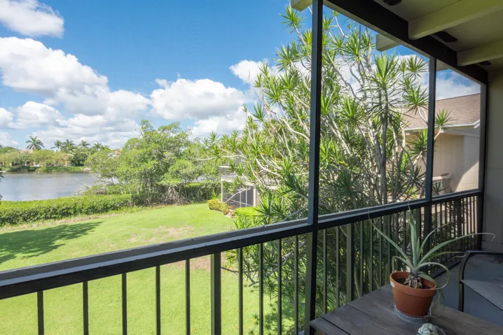 © Clark-9130 SE Riverfront Terrace - L-0