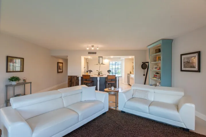 © Clark-9130 SE Riverfront Terrace - L-0