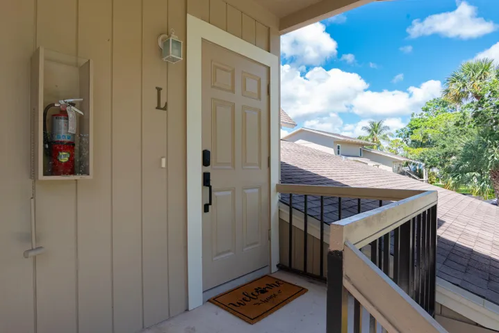 © Clark-9130 SE Riverfront Terrace - L-0