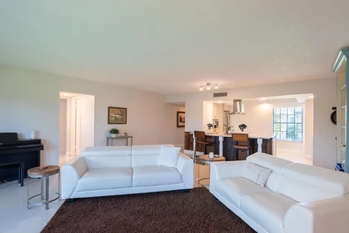 © Clark-9130 SE Riverfront Terrace - L-0