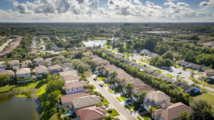 55_7167_Ivy_Crossing_Lane55_mls