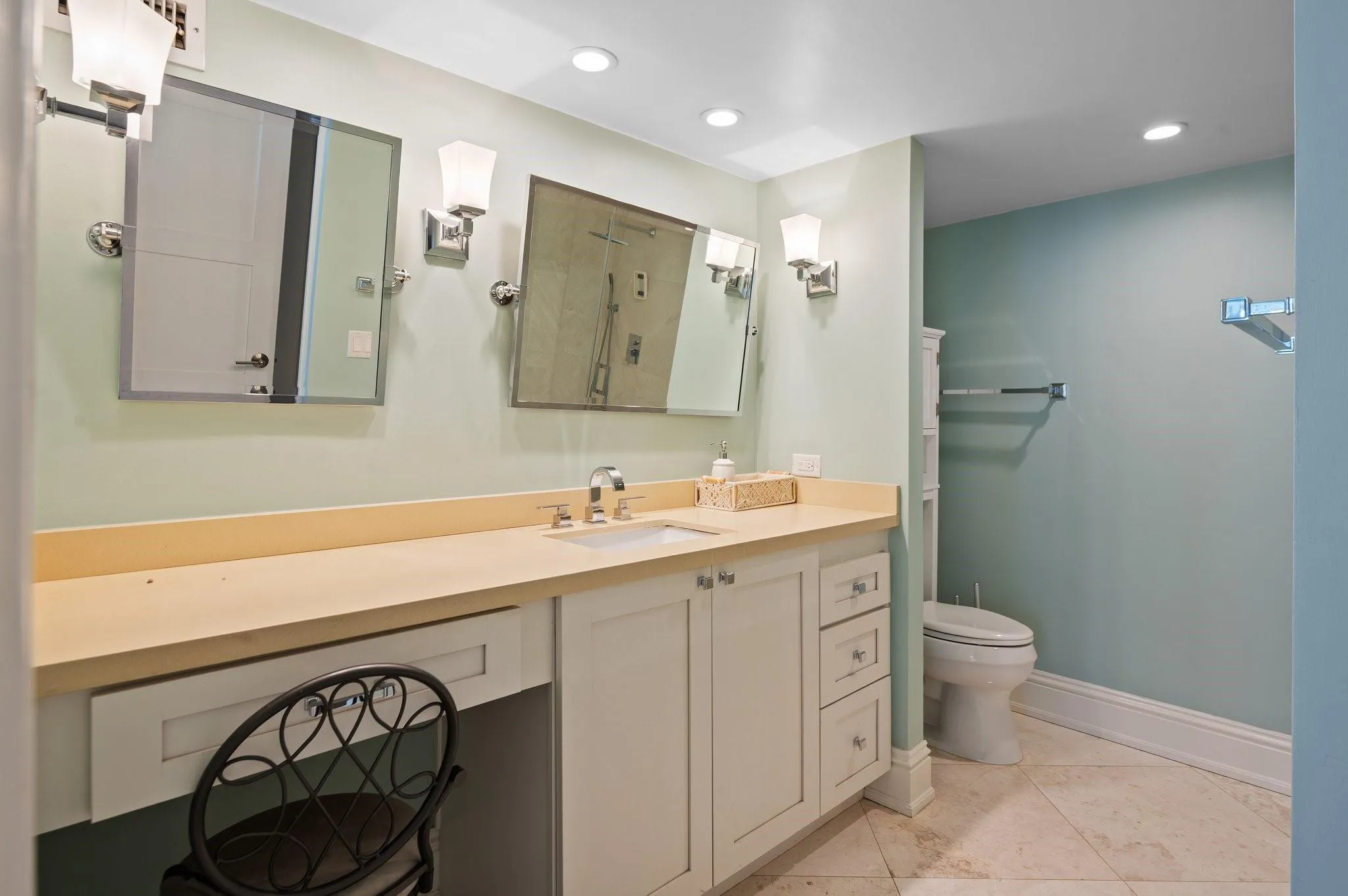 Nicely designed and updated bath