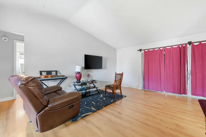 15-web-or-mls-photo-85