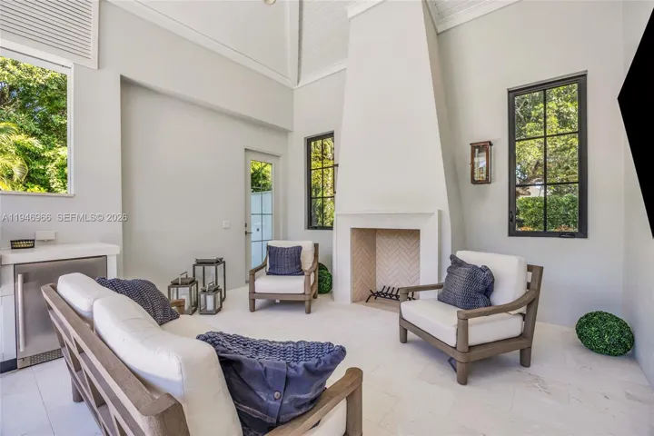 Photo 72