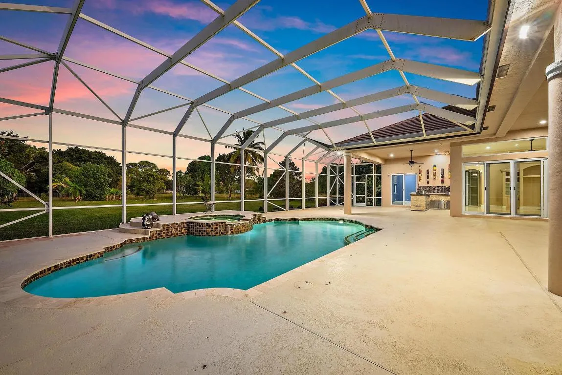 Screened in Pool