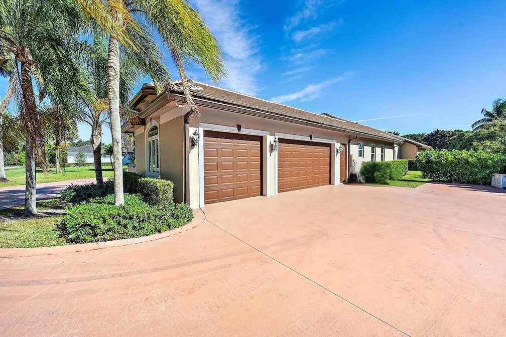 Exterior - Garage