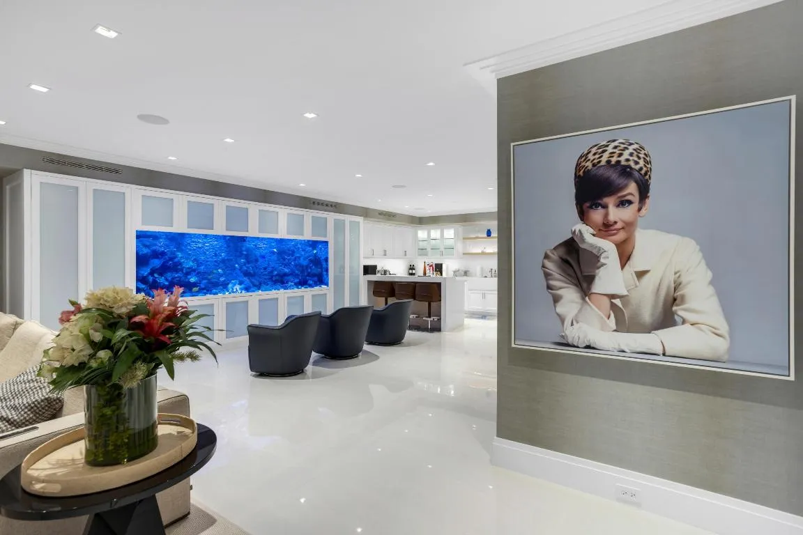 mls_DEN_FOYER_EB
