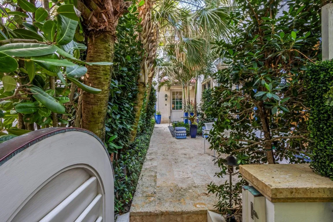 mls_GATEWAY_TO_PATIO_EB