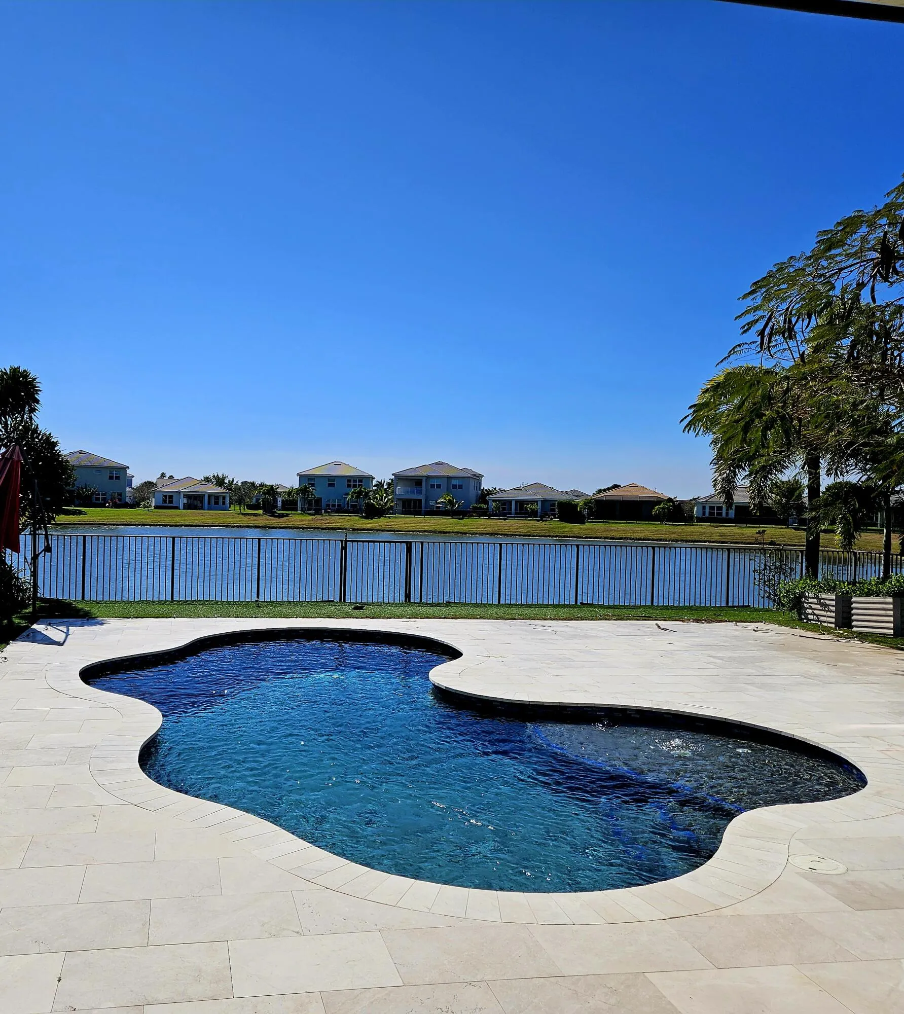 Pool View2