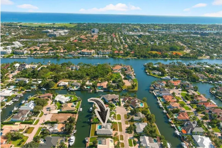 2185 Carib Cir PBG