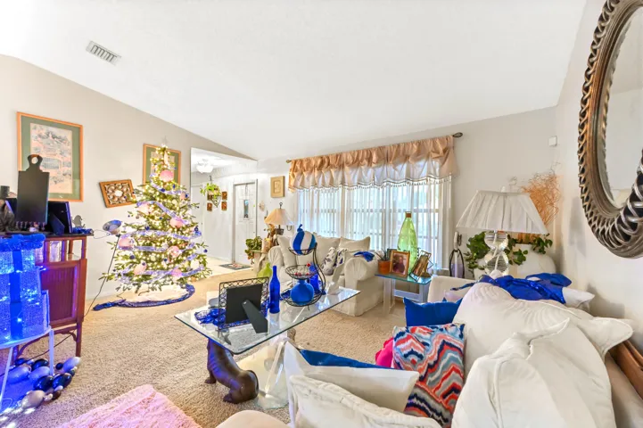 10 living room 04