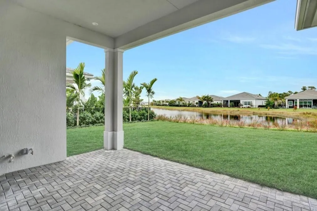 COVERED LANAI WITH LAKE VIEW