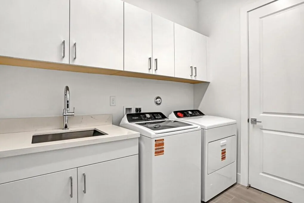 LAUNDRY WITH UPPER CABINETS