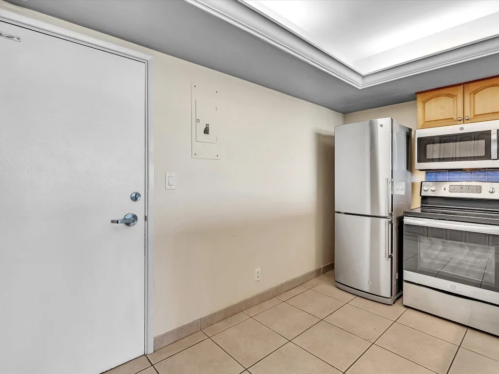 Kitchen entry