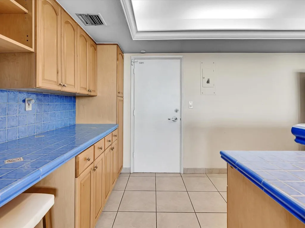 Open kitchen