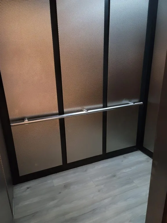 Right elevator