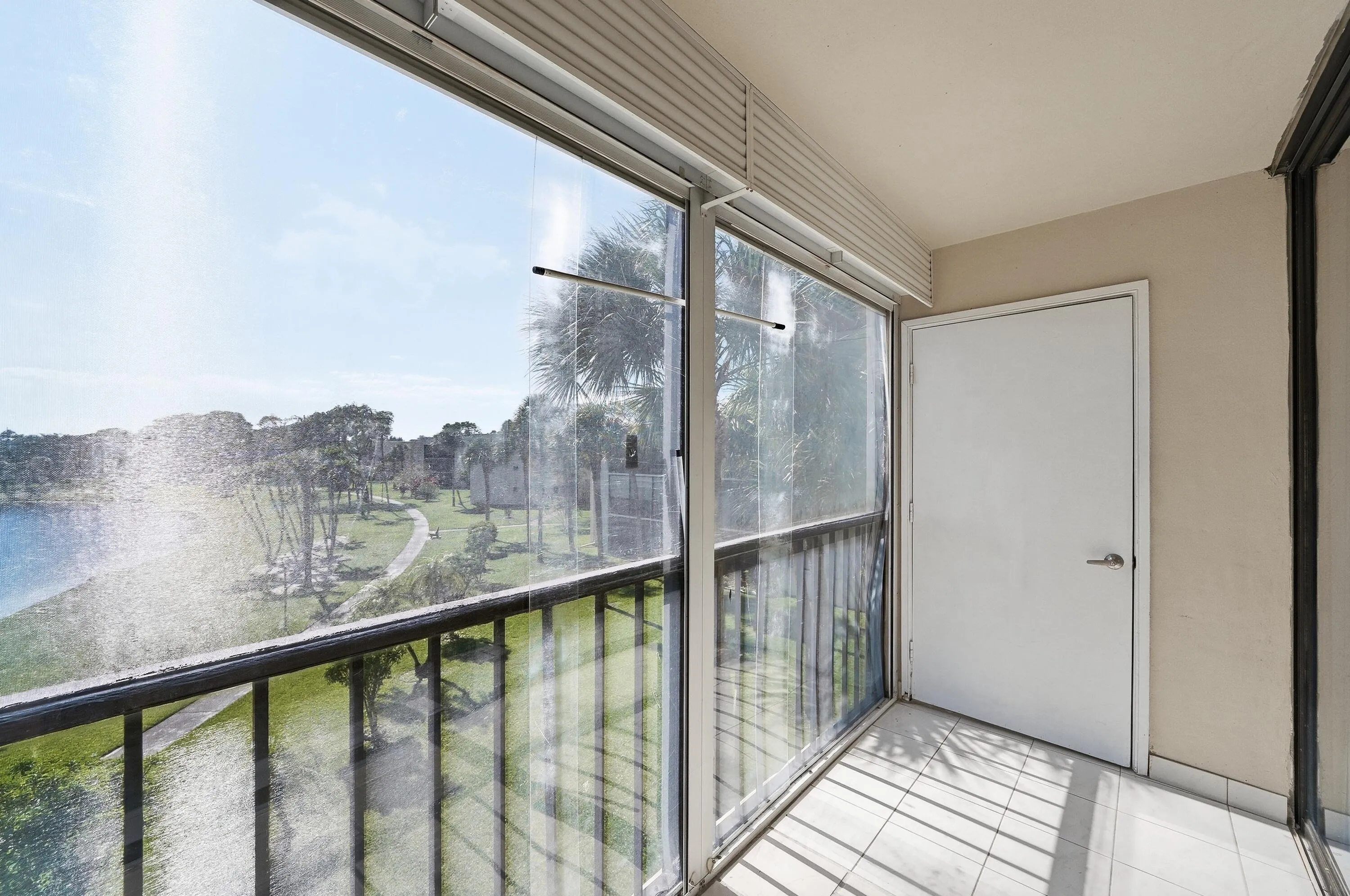 Balcony w/ Laundry