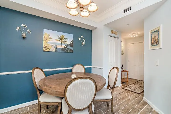 4308 Myrtlewood Foyer