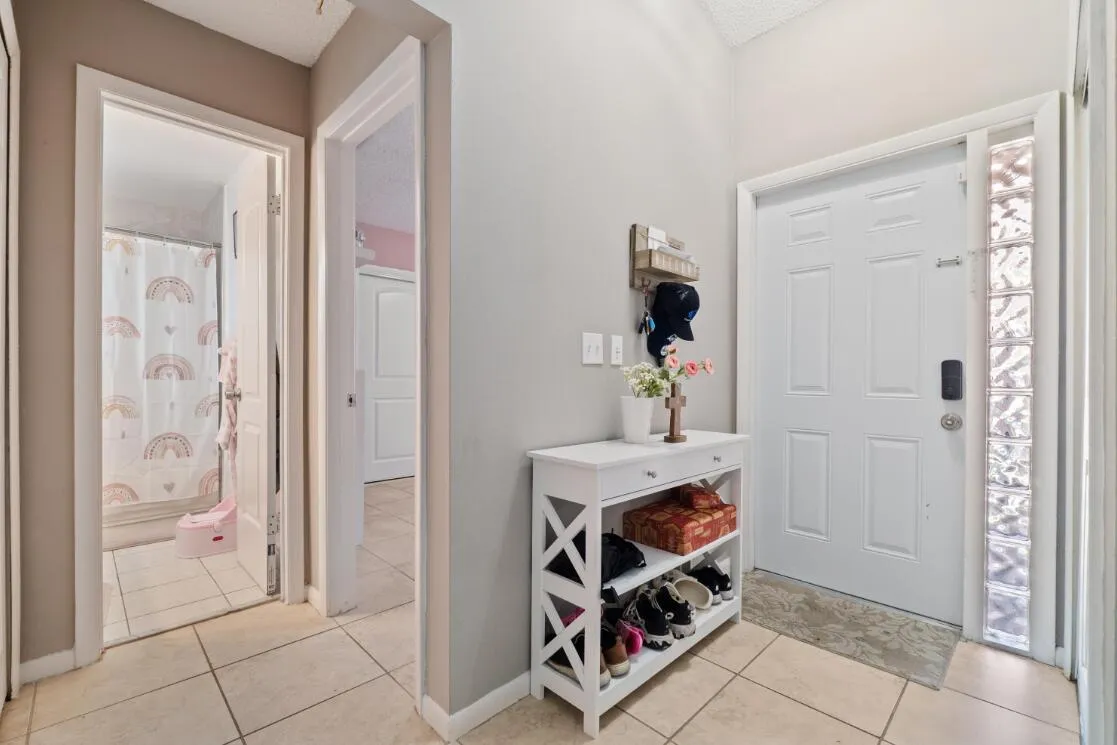 6194 Interior Front Entrance