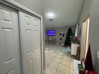 6194 Entryway