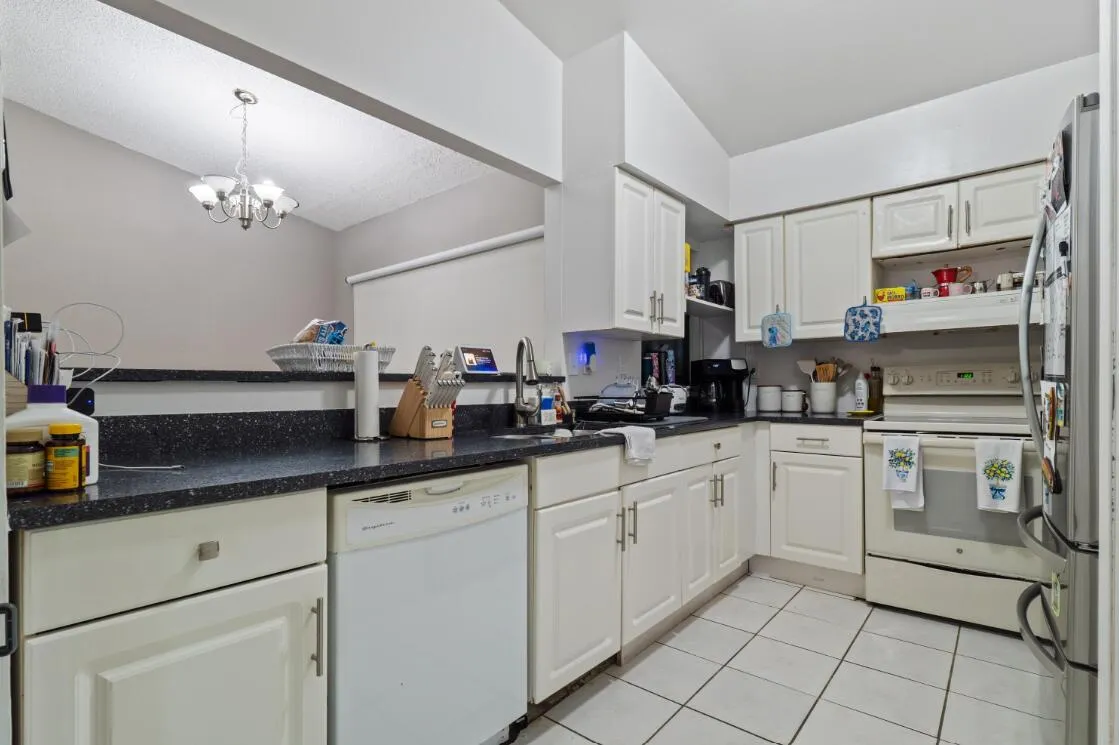 6194 Kitchen 2