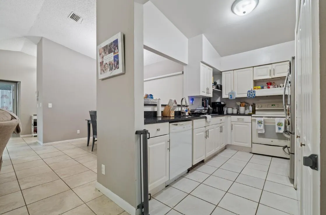 6194 Kitchen