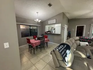 6194 Entryway 3