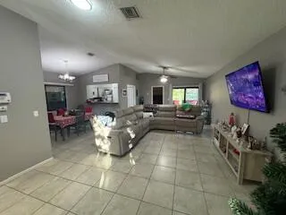 6194 Entryway 2