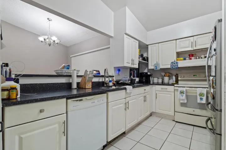 6194 Kitchen 2
