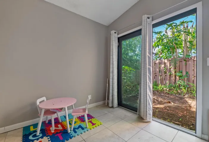 6194 Second Patio