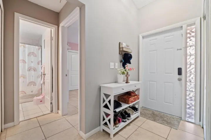 6194 Interior Front Entrance