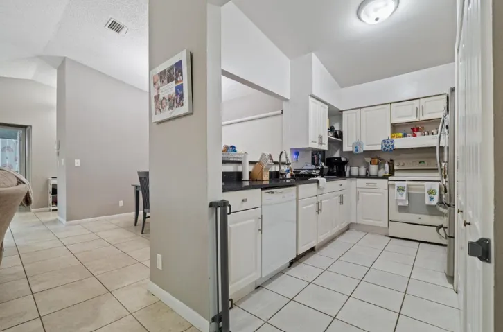 6194 Kitchen