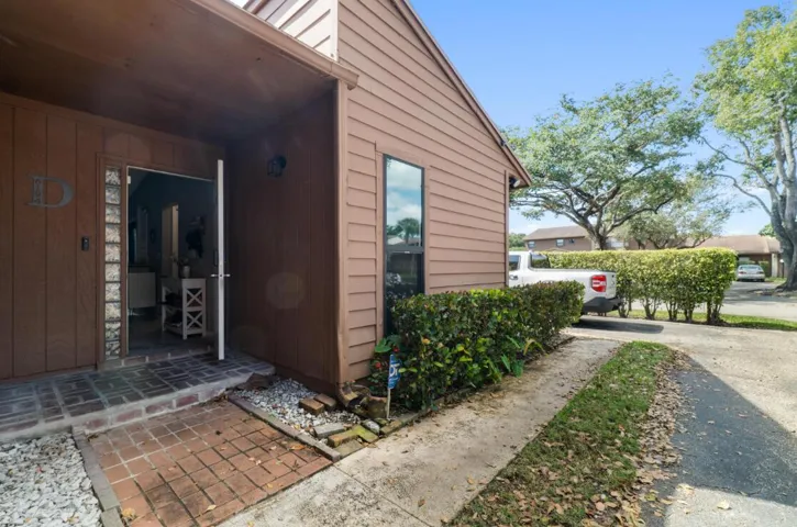 6194 Entryway