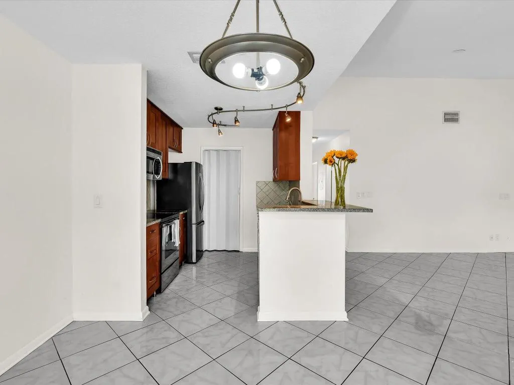 Dining to Kitchen