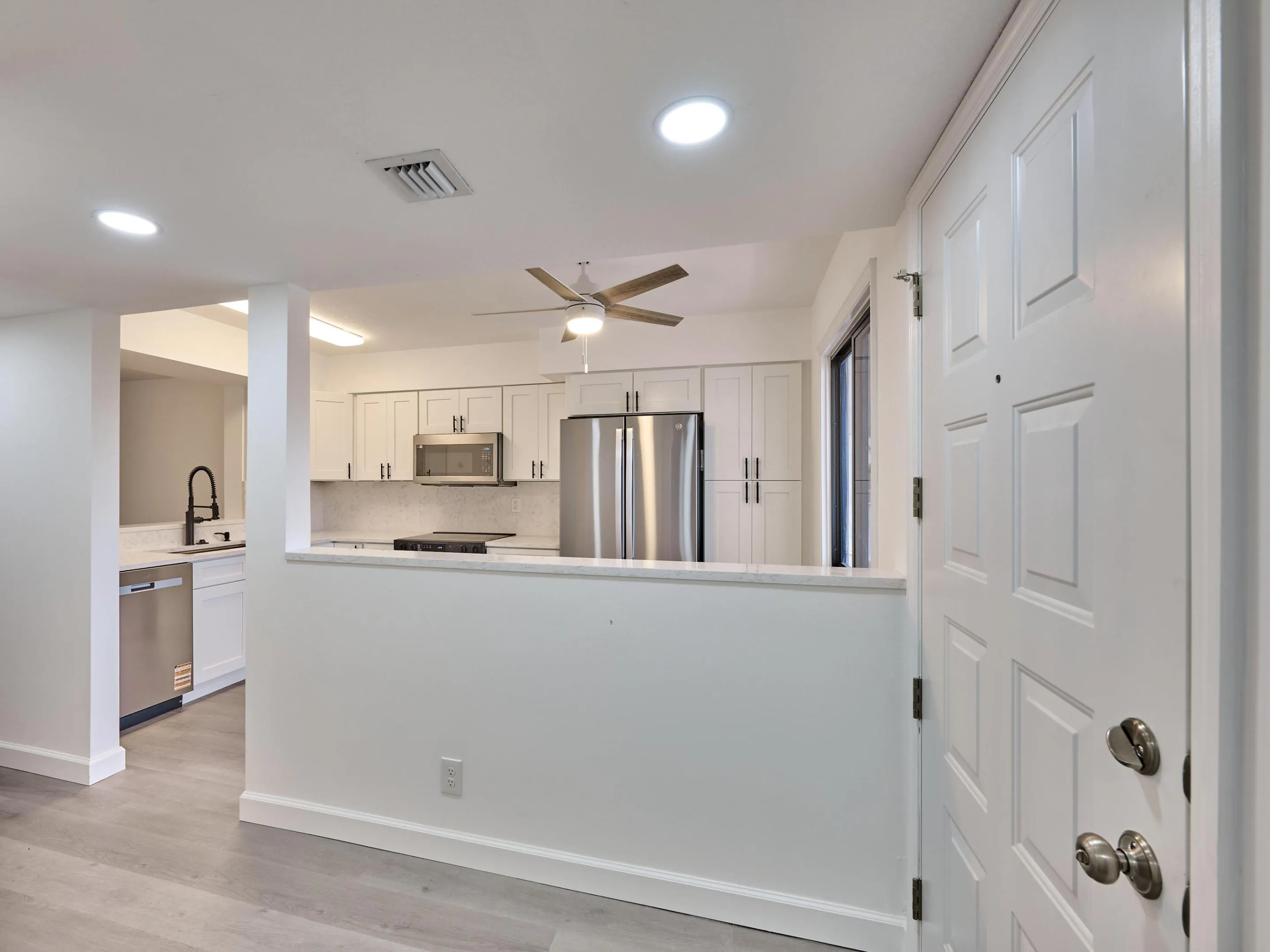 OPEN KITCHEN