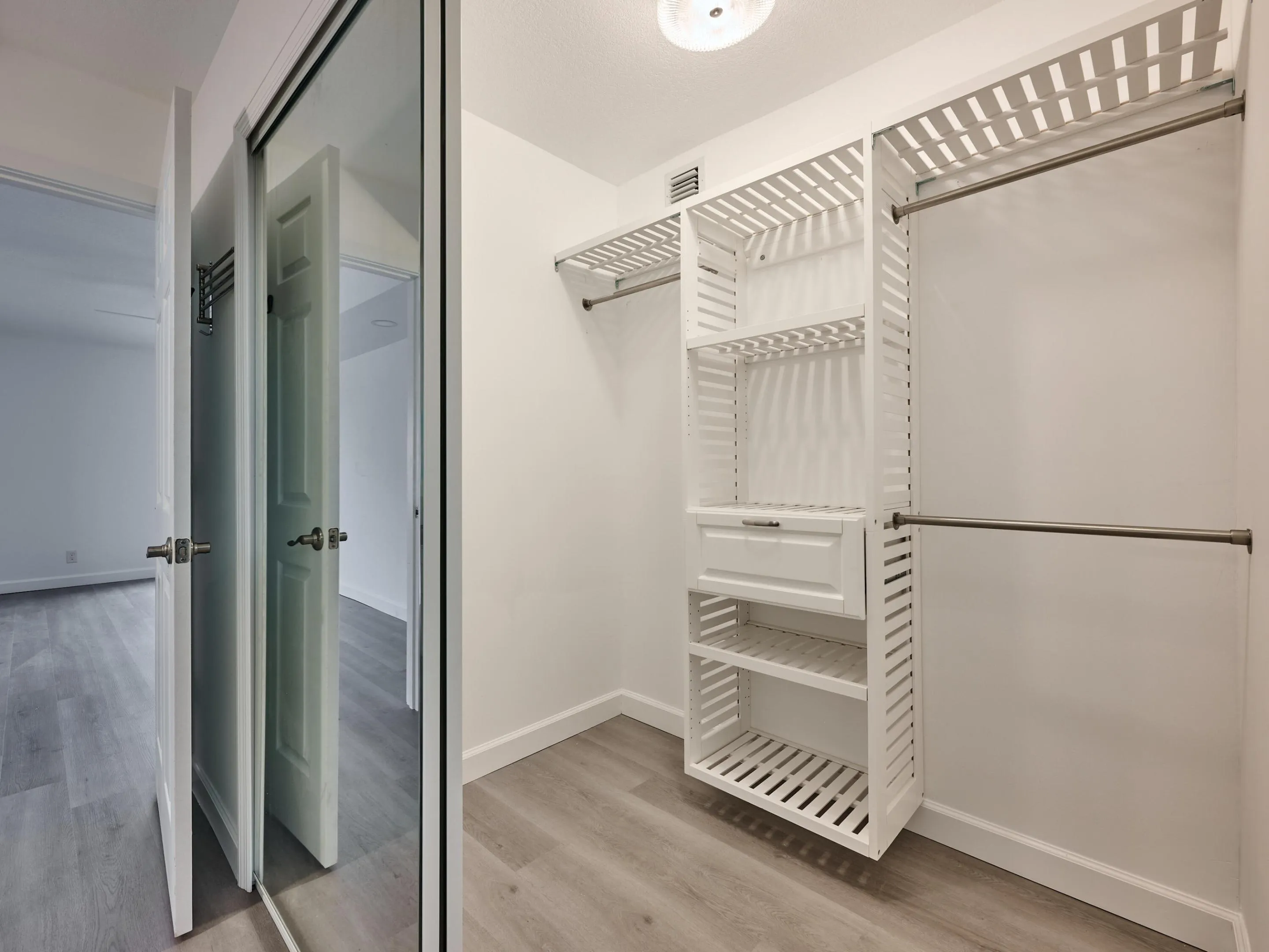 CUSTOM CLOSETS