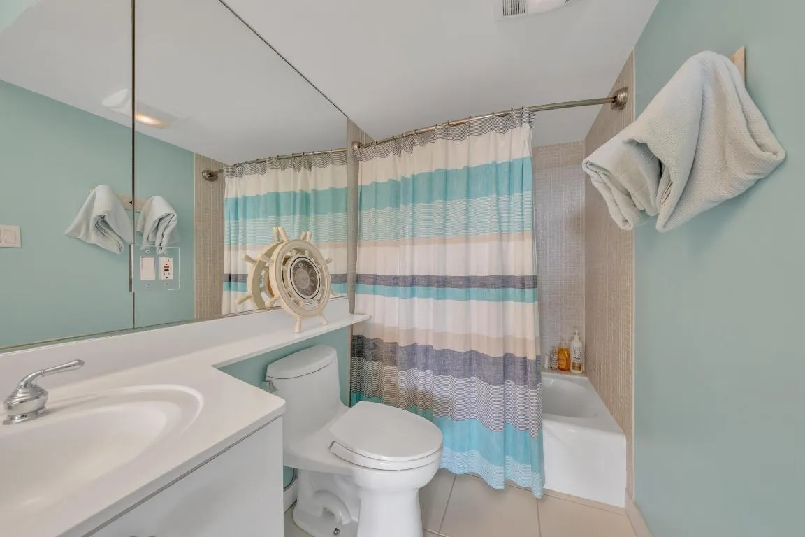 Bath with tub shower combo dual sinks