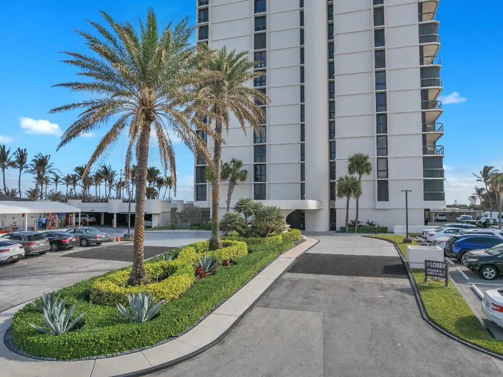 5380 Ocean Drive Entry