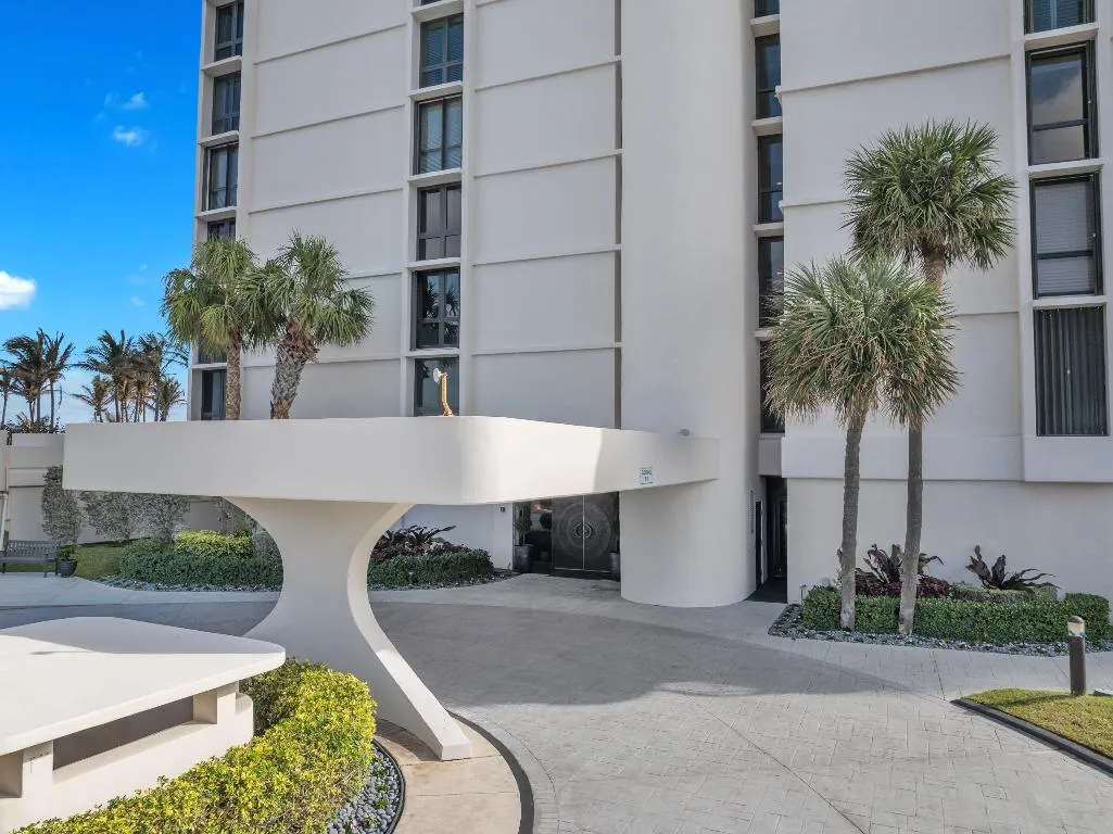5380 N Ocean Drive Entry