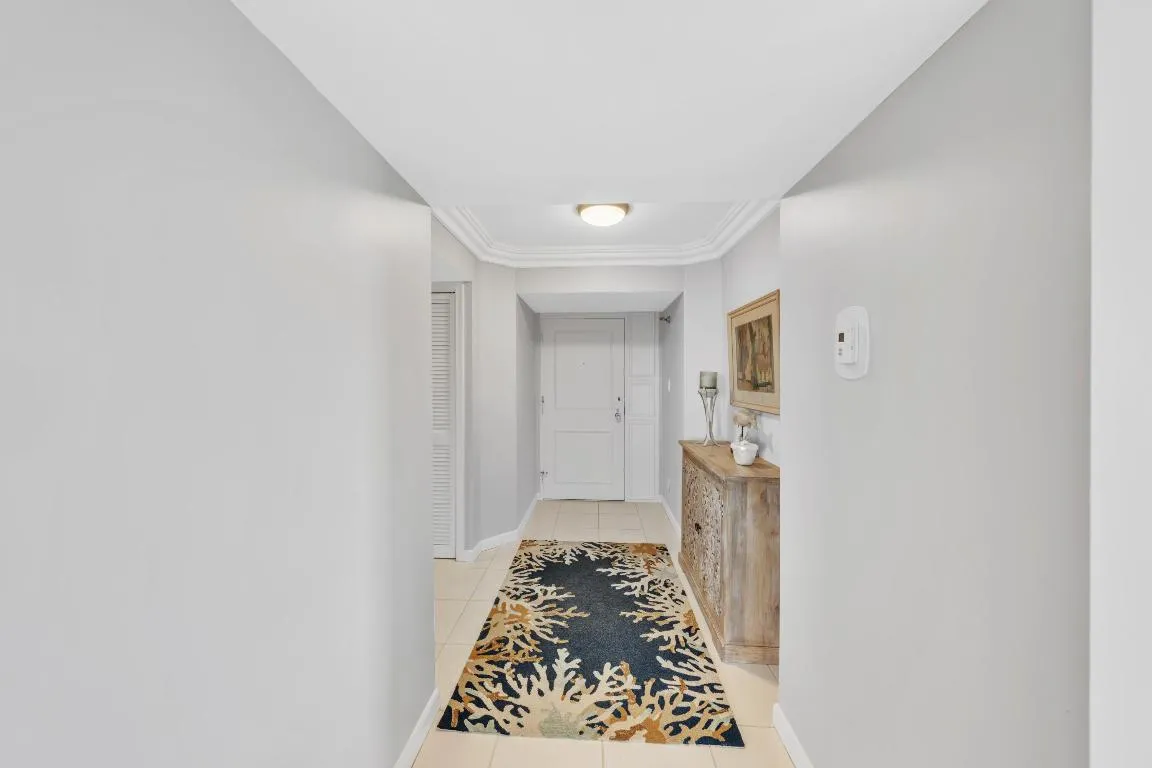 4A Foyer Entry