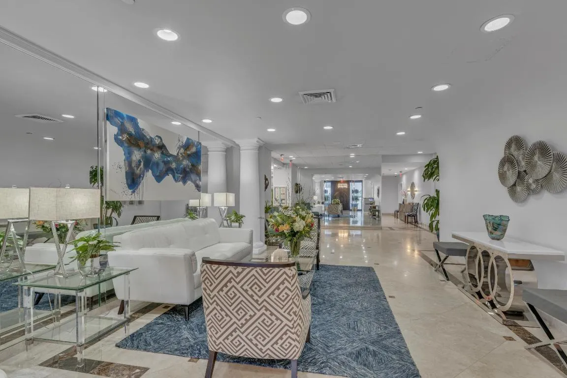 Eastpointe I beautiful Lobby areas
