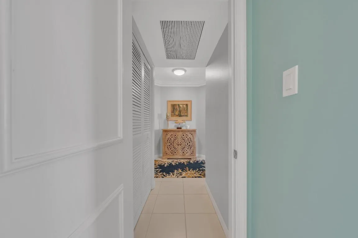 4A foyer from master bath