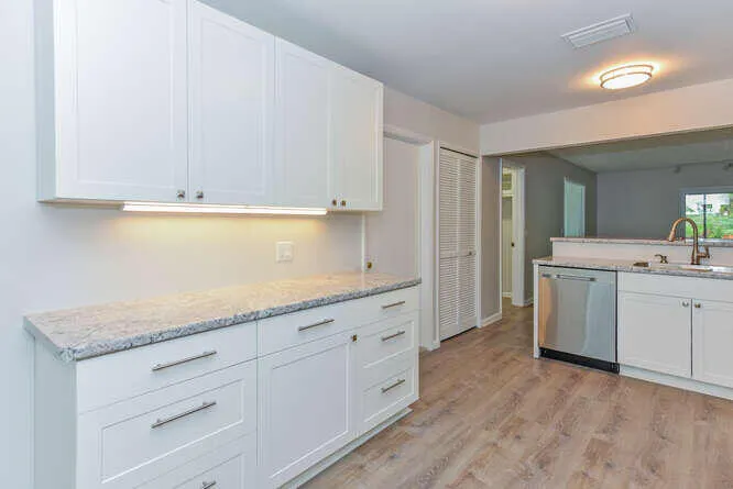 12698 SE Cascades Ct Hobe-small-005-059-