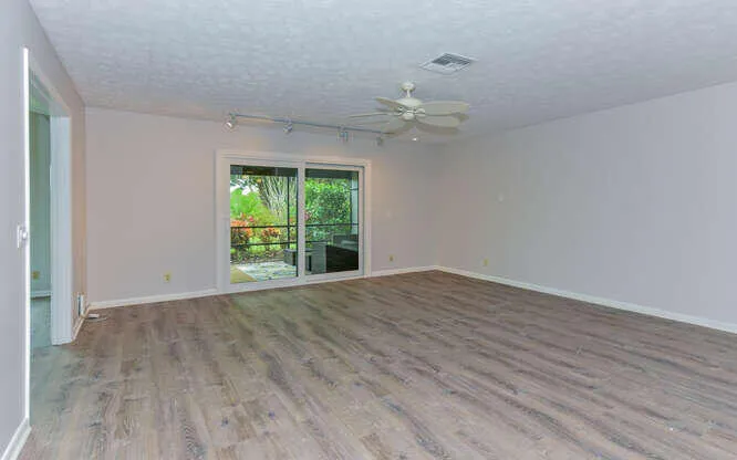 12698 SE Cascades Ct Hobe-small-014-077-